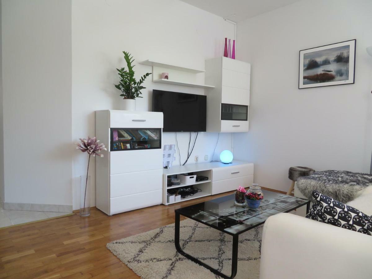 Eli Apartment